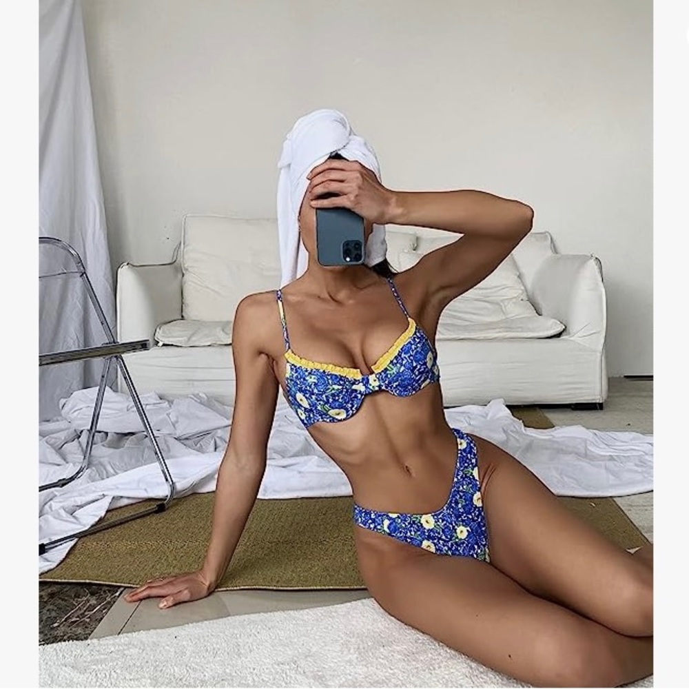 BRAND NEW Women's Floral Frill Trim Underwire High Cut  Bikini Swimsuit. Size XS